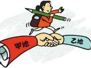 外地户口在北京一公司交社保，退休后在京领养老金还是回原籍领？